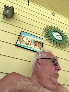 Snapshot of superbearboss chatting on June 13, 2026, 4:27 pm superbearboss online show from June 13, 2026, 4:27 pm