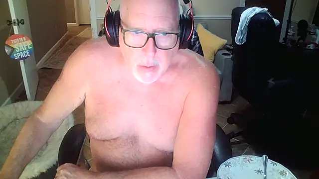 Snapshot of superbearboss chatting on June 30, 2026, 2:56 am superbearboss online show from June 30, 2026, 2:56 am