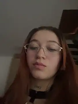 Karina Leon online show from May 28, 2026, 8:06 pm