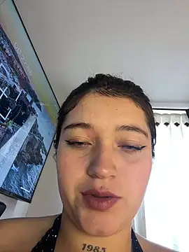Karina Leon online show from June 5, 2026, 8:58 pm