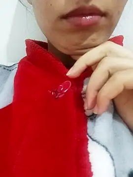 saraaxx1 online show from November 23, 2025, 10:48 am