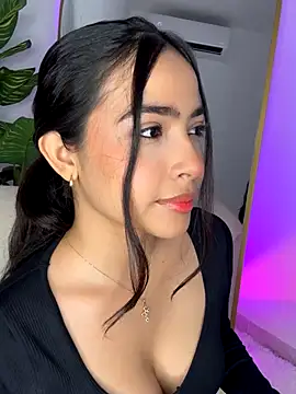  Emily Thompson  online show from October 16, 2025, 12:00 am