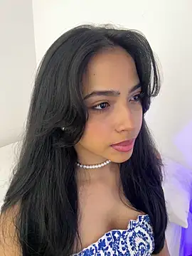  Emily Thompson  online show from February 7, 2026, 11:08 pm