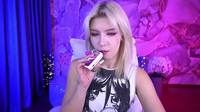 SelenaIris online show from October 8, 2025, 6:44 am