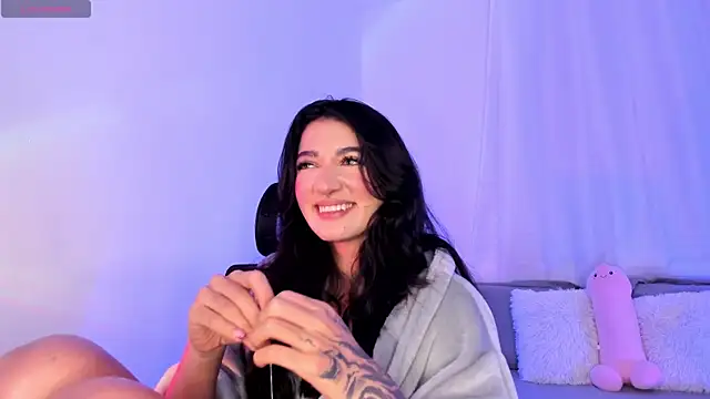 Snapshot of Hi_Soyfer chatting on December 17, 2025, 1:22 am Hi Soyfer online show from December 17, 2025, 1:22 am