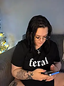 Saucy-Serenity online show from November 18, 2025, 8:35 pm