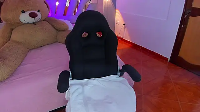 MaddyCrofft online show from March 14, 2025, 11:34 am