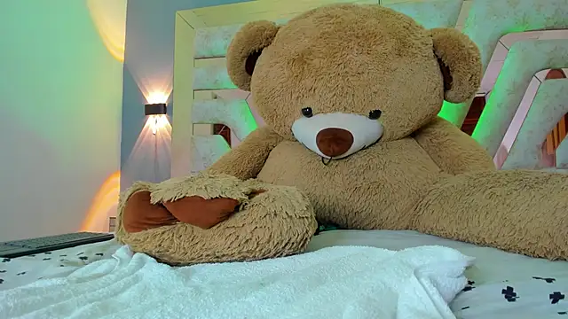 MaddyCrofft online show from March 17, 2025, 5:05 pm