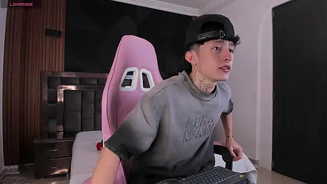 troy rouge online show from September 12, 2025, 7:14 pm