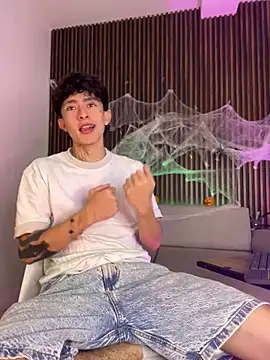 troy rouge online show from October 20, 2025, 7:25 pm