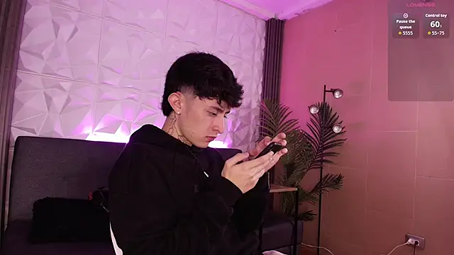 troy rouge online show from November 24, 2025, 7:13 pm