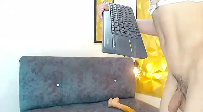 Small Hot19 online show from March 8, 2025, 7:20 pm