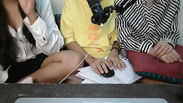 NaughtyThrouple007 online show from September 12, 2025, 6:08 pm