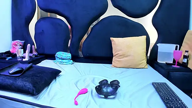 Oriana69  online show from April 9, 2026, 2:55 am