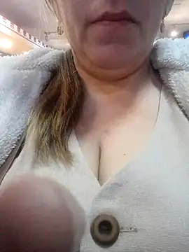 Luna-nevada online show from March 19, 2025, 7:49 pm