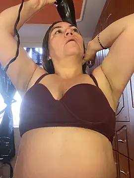 Luna-nevada online show from April 18, 2026, 5:06 pm