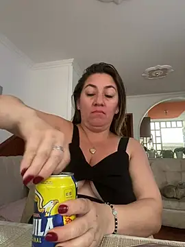 Luna-nevada online show from April 20, 2026, 10:33 pm