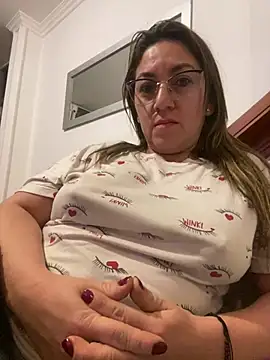 Luna-nevada online show from April 21, 2026, 1:42 am