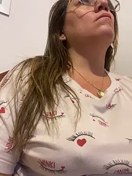 Luna-nevada online show from April 21, 2026, 2:51 am