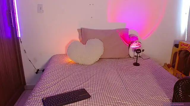 Oliviargf online show from March 9, 2026, 12:20 pm