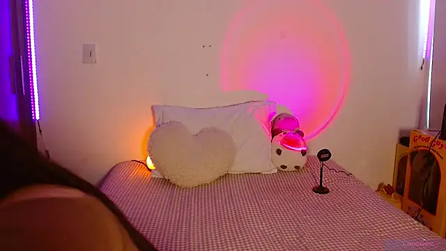 Oliviargf online show from April 21, 2026, 12:22 pm