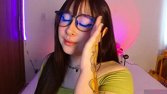 Snapshot of Oliviargf chatting on April 28, 2026, 2:33 pm Oliviargf online show from April 28, 2026, 2:33 pm
