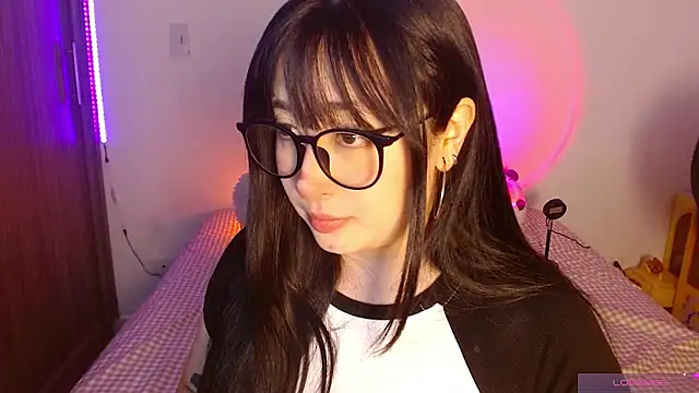 Oliviargf online show from June 12, 2026, 1:26 am