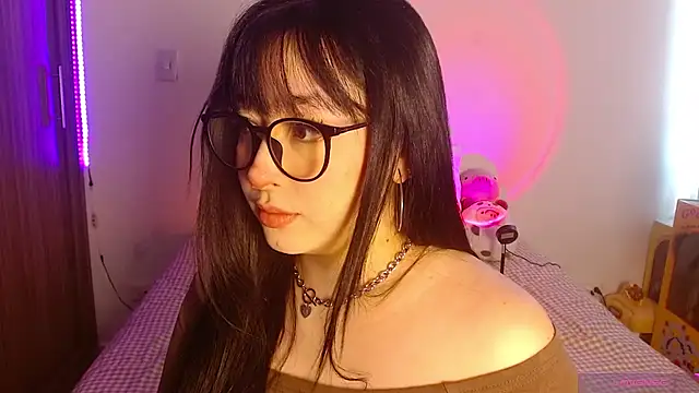 Oliviargf online show from June 16, 2026, 1:14 pm