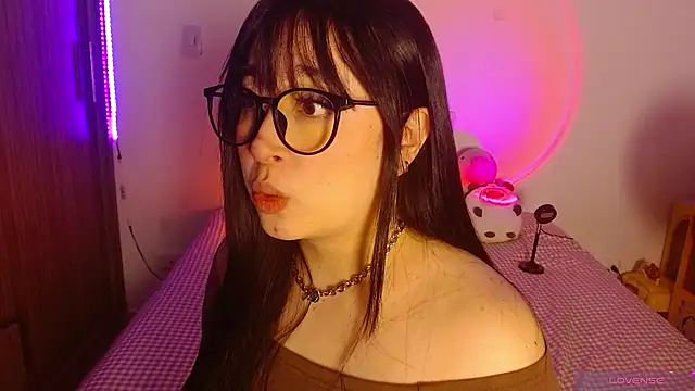 Oliviargf online show from June 17, 2026, 1:19 am