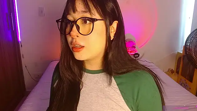 Oliviargf online show from June 23, 2026, 1:31 pm
