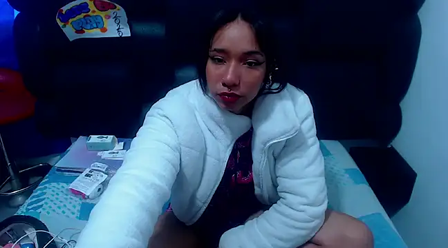 XxxReinaSexyBodyxxX777 online show from March 11, 2025, 1:01 pm