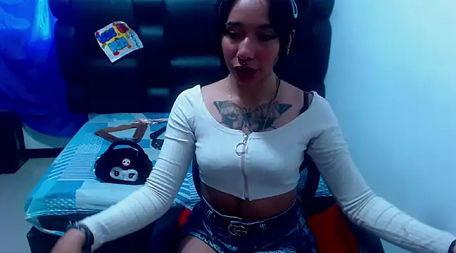 XxxReinaSexyBodyxxX777 online show from March 15, 2025, 1:18 pm