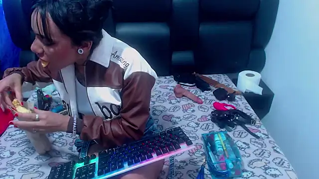 XxxReinaSexyBodyxxX777 online show from September 26, 2025, 1:26 pm