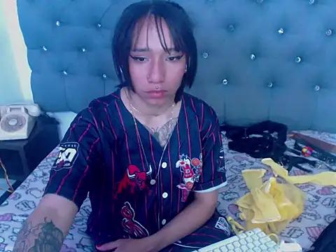 XxxReinaSexyBodyxxX777 online show from October 1, 2025, 7:42 pm