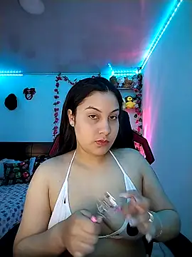 esmeralda jadees online show from April 18, 2026, 8:09 pm