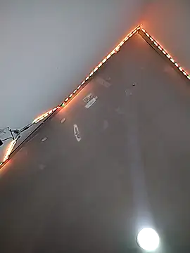 esmeralda jadees online show from April 20, 2026, 8:43 pm