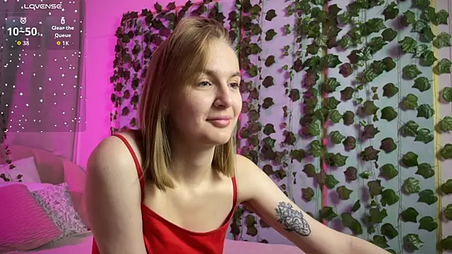  Vikky Moon  online show from September 10, 2025, 1:16 am