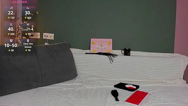 Charlotte Woods online show from March 17, 2025, 4:08 am