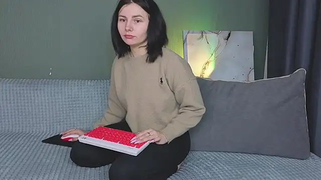 Charlotte Woods online show from September 22, 2025, 4:14 am