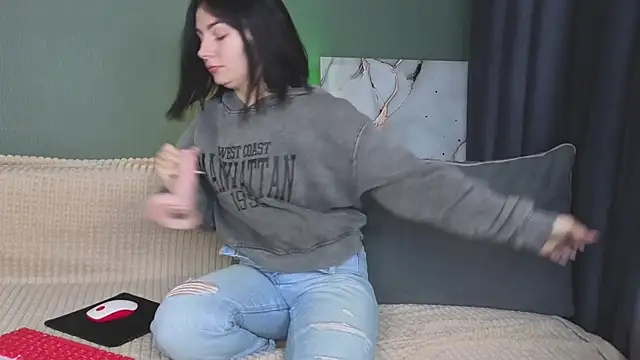 Charlotte Woods online show from September 25, 2025, 4:16 am