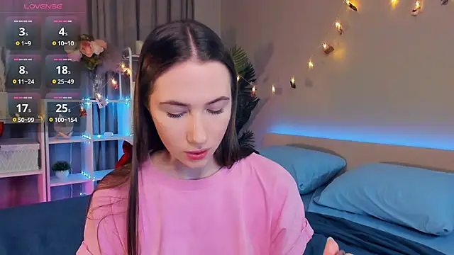 Kira mindnes online show from March 13, 2025, 10:43 pm