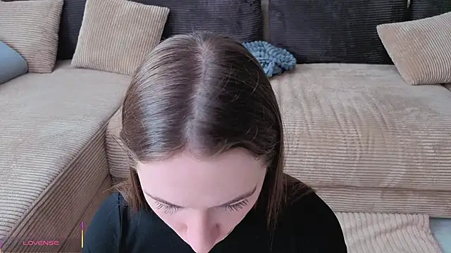 Kira mindnes online show from April 19, 2026, 6:24 am