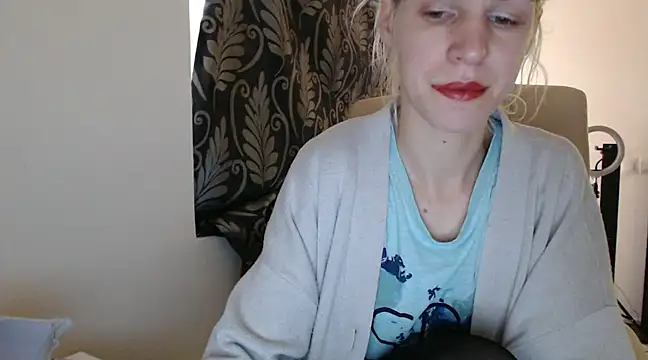 ElssaRush online show from March 16, 2025, 9:49 am