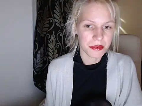 ElssaRush online show from March 18, 2025, 6:15 pm