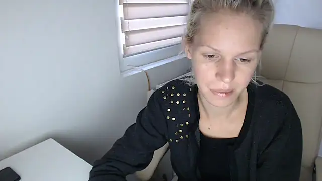 ElssaRush online show from September 9, 2025, 5:18 am