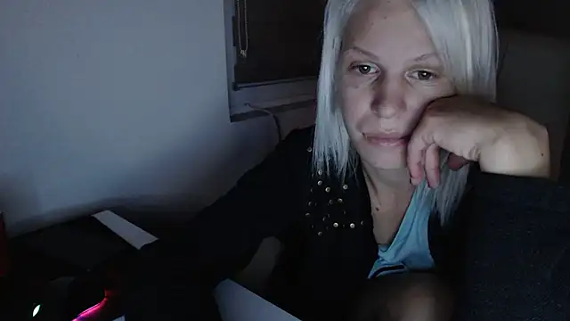 ElssaRush online show from September 25, 2025, 2:04 am