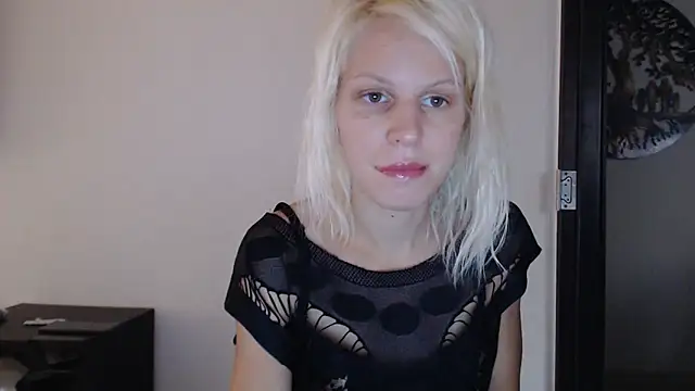 ElssaRush online show from October 6, 2025, 1:41 pm