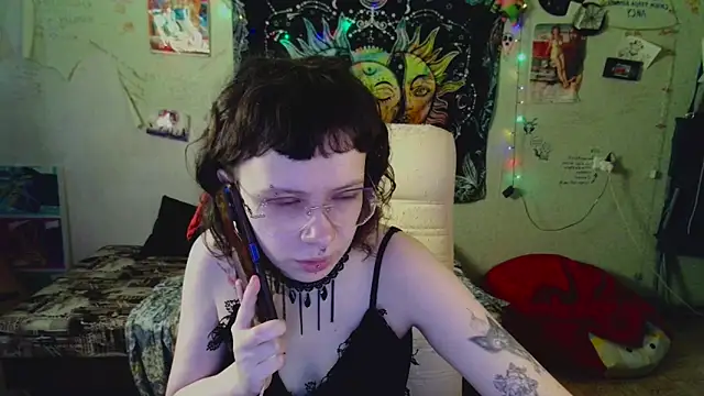 Snapshot of Lil_foxxx chatting on July 10, 2026, 12:19 pm Lil foxxx online show from July 10, 2026, 12:19 pm