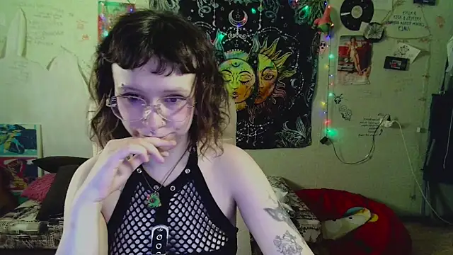 Snapshot of Lil_foxxx chatting on July 13, 2026, 1:36 pm Lil foxxx online show from July 13, 2026, 1:36 pm