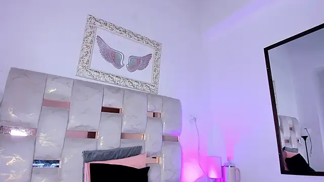 Lola Blondie online show from March 6, 2026, 11:50 am